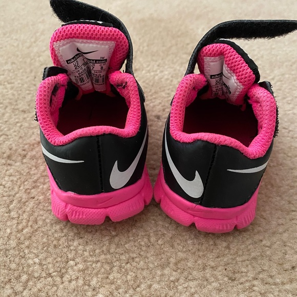 Nike’s baby shoes 2 for 1 - Bonus free socks! - Picture 3 of 7